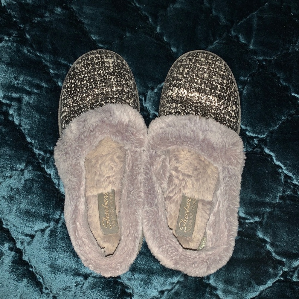 Skechers slippers size 6
